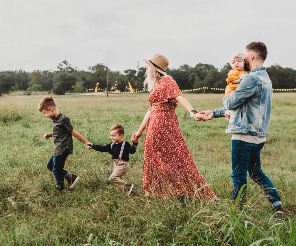 family-immigration-1024x853